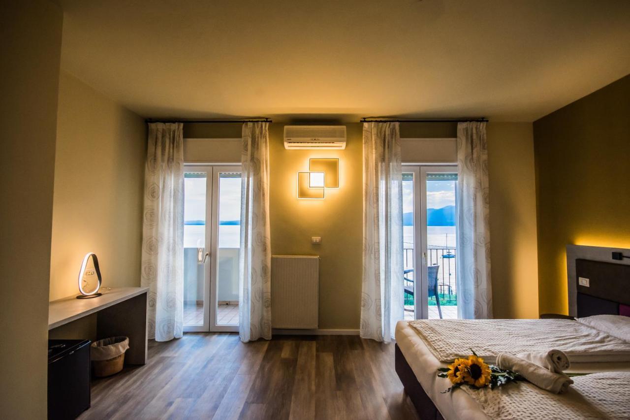 Hotel Eden トッリ・デル・ベーナコ エクステリア 写真